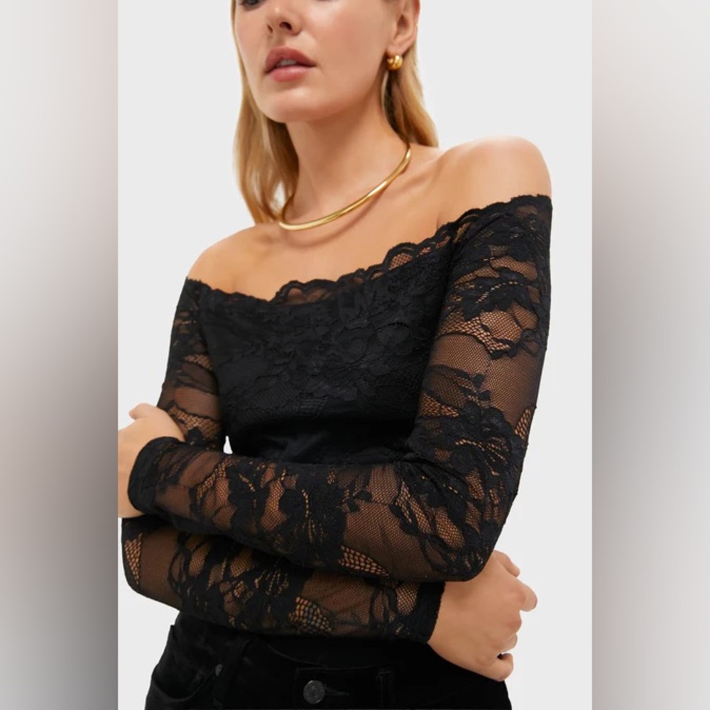 NWT: Tuckernuck bari black lace top (M)